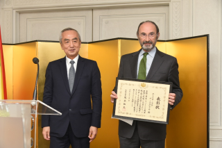 エミリオ・ラモ・デ・エスピノサ氏の外務大臣表彰式
