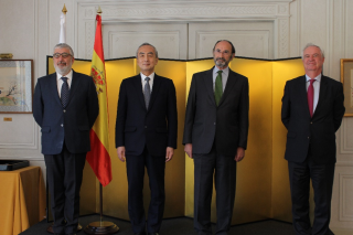 ENTREGA DE LA DISTINCIÓN DEL MINISTRO DE ASUNTOS EXTERIORES AL SR. D. EMILIO LAMO DE ESPINOSA