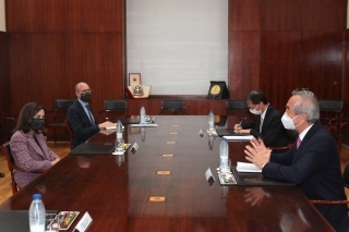 REUNIÓN DEL EMBAJADOR HIRAMATSU CON LA MINISTRA DE DEFENSA