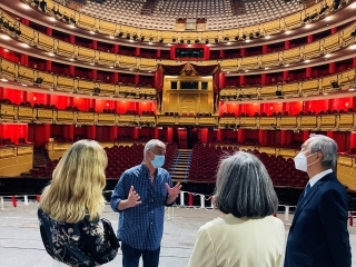 VISITA DEL EMBAJADOR HIRAMATSU AL TEATRO REAL