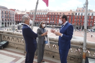 REUNIÓN DEL EMBAJADOR HIRAMATSU CON EL ALCALDE DE VALLADOLID